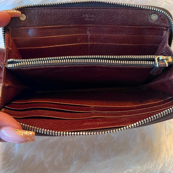 Prada Logo-Plaque-Zip-Around Wallet/Crossbody 💯Authentic. EUC - Picture 5 of 8